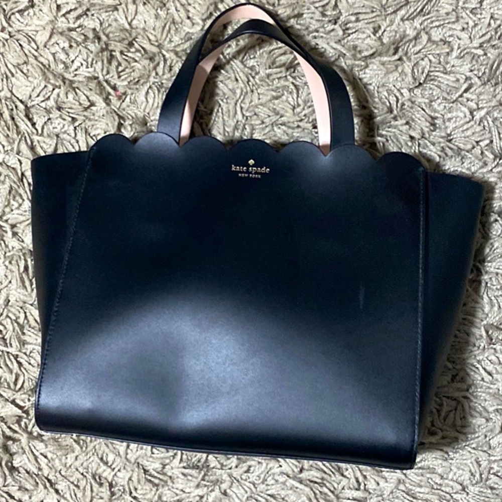 New Kate spade purse never used.